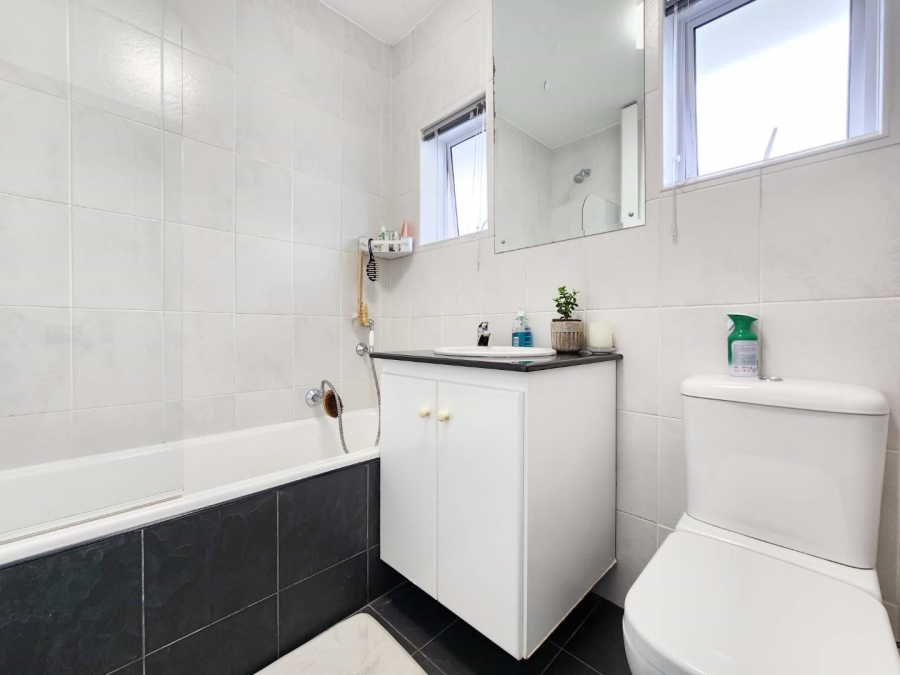 To Let 1 Bedroom Property for Rent in Gardens Western Cape